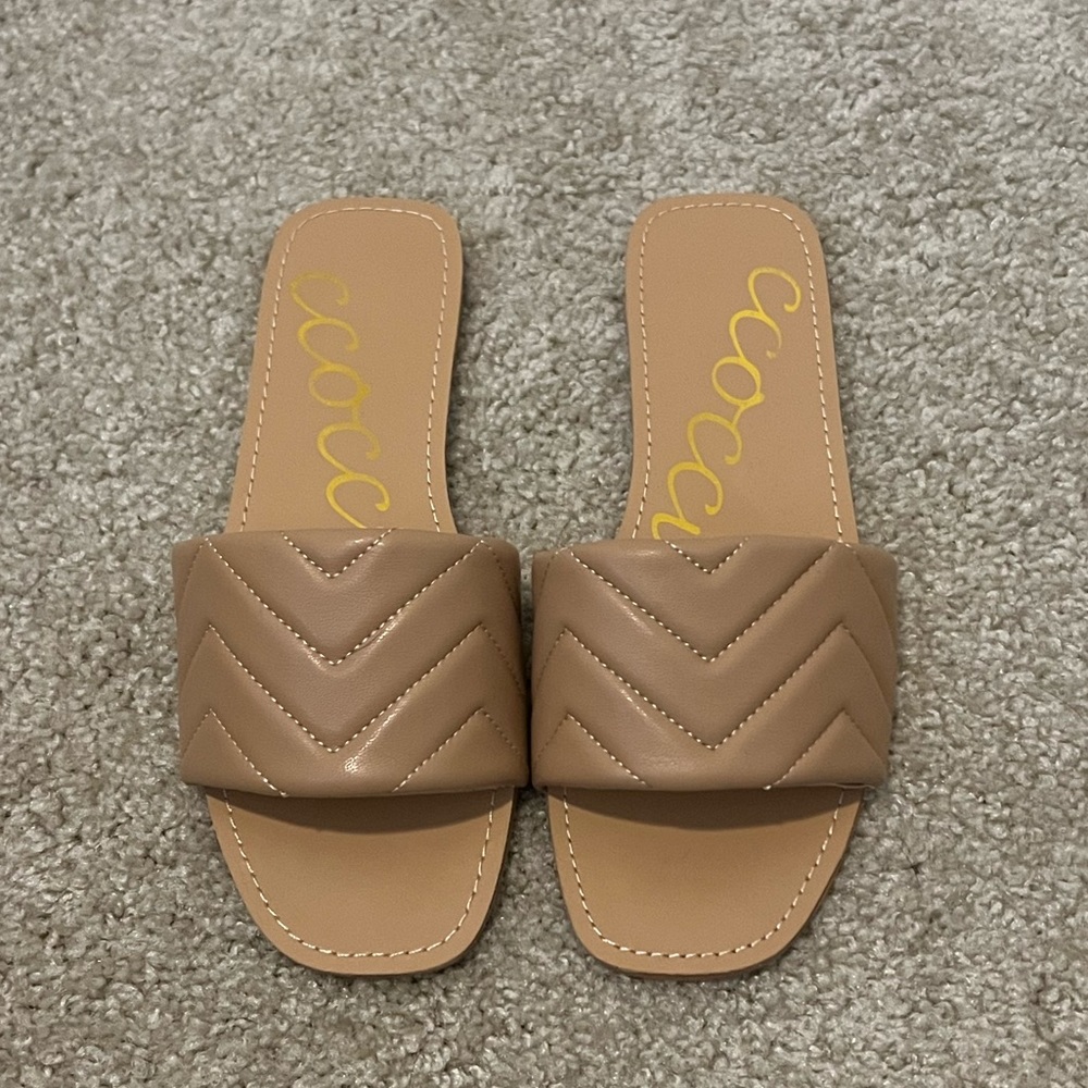 NEVER WORN: Nude Sandals